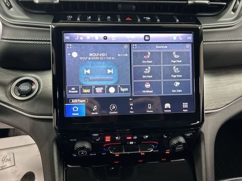 Used 2023 Jeep Grand Cherokee Limited w/ Luxury Tech Group II image 14