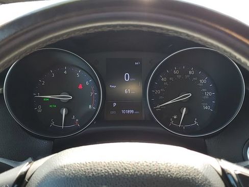 Used 2019 Toyota C-HR XLE FWD image 10
