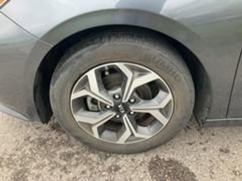 Used 2021 Kia Forte LXS FWD image 9