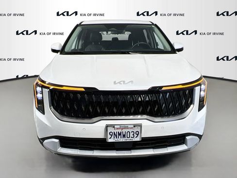Certified 2025 Kia Carnival FWD image 2
