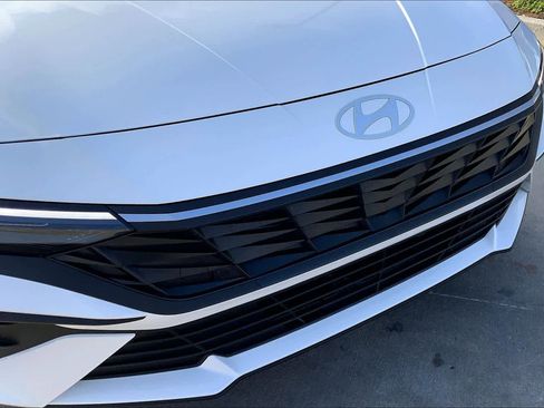 Certified 2025 Hyundai Elantra SEL image 32