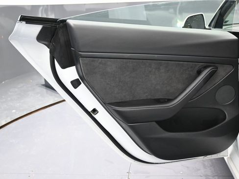 Used 2021 Tesla Model 3 Standard Range Plus image 42