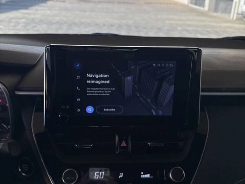 Used 2023 Toyota Corolla SE w/ SE Premium Package FWD image 17