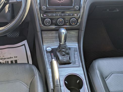 Used 2017 Volkswagen Passat 1.8T SE image 18