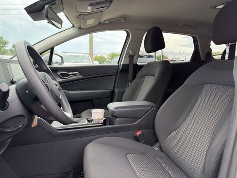 Used 2025 Kia Sportage LX FWD image 8