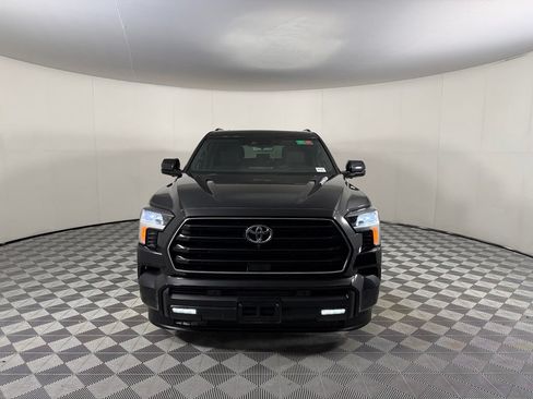 Used 2025 Toyota Sequoia SR5 AWD/4WD image 10
