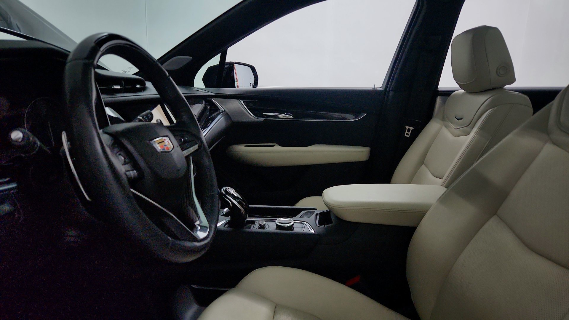 Used 2024 Cadillac XT6 Sport w/ Technology Package AWD/4WD image 17