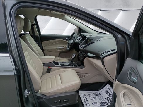 Used 2019 Ford Escape Titanium AWD/4WD image 16