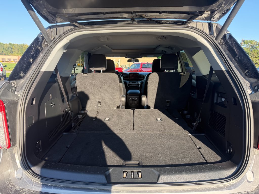 Used 2022 Ford Explorer XLT w/ Equipment Group 202A AWD/4WD image 11