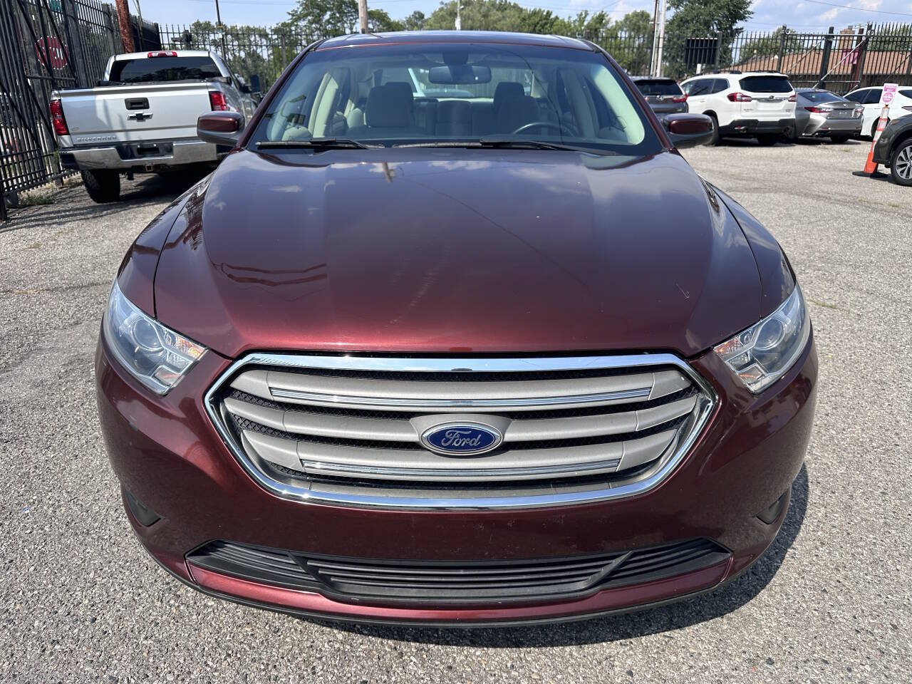Used 2016 Ford Taurus SEL w/ Equipment Group 201A FWD image 2