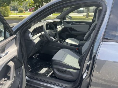 New 2026 Volkswagen Tiguan SE R-Line AWD/4WD image 11