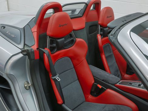 Used 2016 Porsche Boxster Spyder image 89