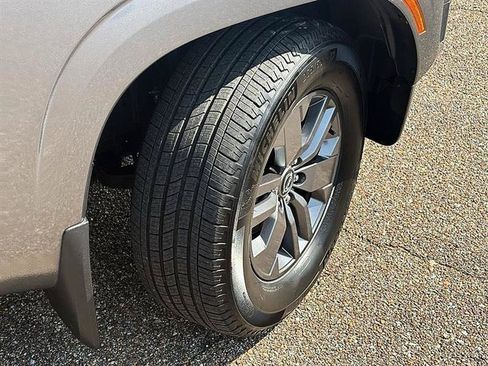 Used 2025 Nissan Frontier SV RWD image 46