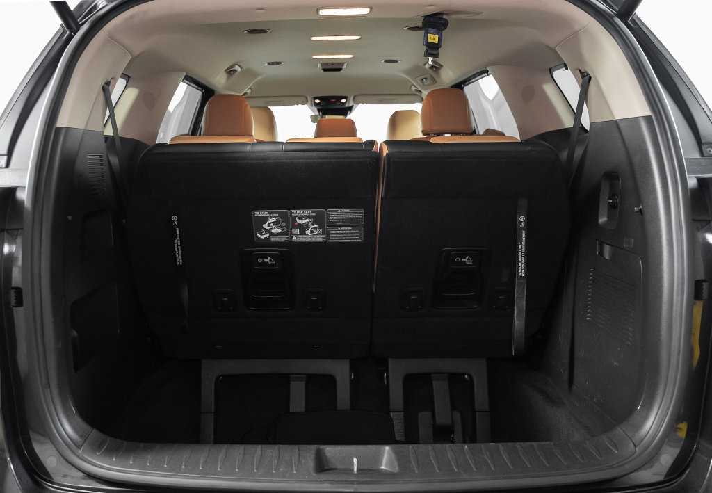 Used 2024 Kia Carnival EX FWD image 36
