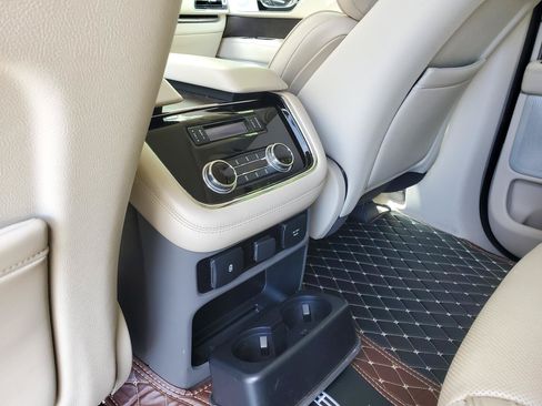 Used 2018 Lincoln Navigator Reserve AWD/4WD image 53