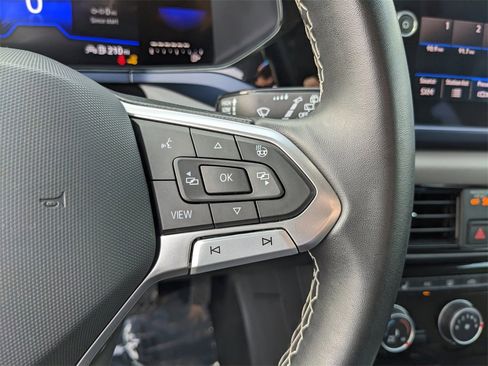 Certified 2023 Volkswagen Taos SE w/ Panoramic Sunroof Package image 30