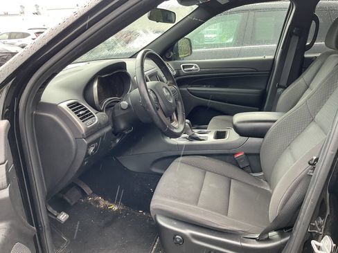 Used 2019 Jeep Grand Cherokee Laredo AWD/4WD image 8