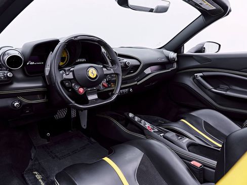 Used 2023 Ferrari F8 Tributo RWD image 2