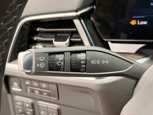 Used 2025 Chevrolet Tahoe LT AWD/4WD image 17
