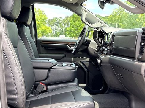 Used 2024 Chevrolet Silverado 1500 LT w/ Safety Package AWD/4WD image 8