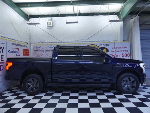 Used 2022 Ford F150 Lightning Lariat AWD/4WD image 27