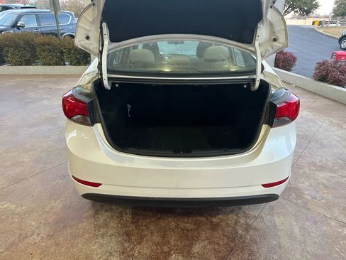 Used 2016 Hyundai Elantra SE image 22
