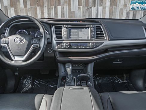 Used 2019 Toyota Highlander XLE AWD/4WD image 16