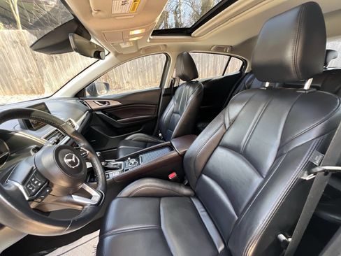 Used 2018 MAZDA MAZDA3 Touring image 11