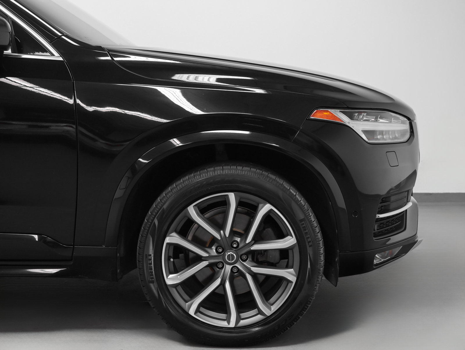 Used 2018 Volvo XC90 T6 Momentum w/ Convenience Package AWD/4WD image 14