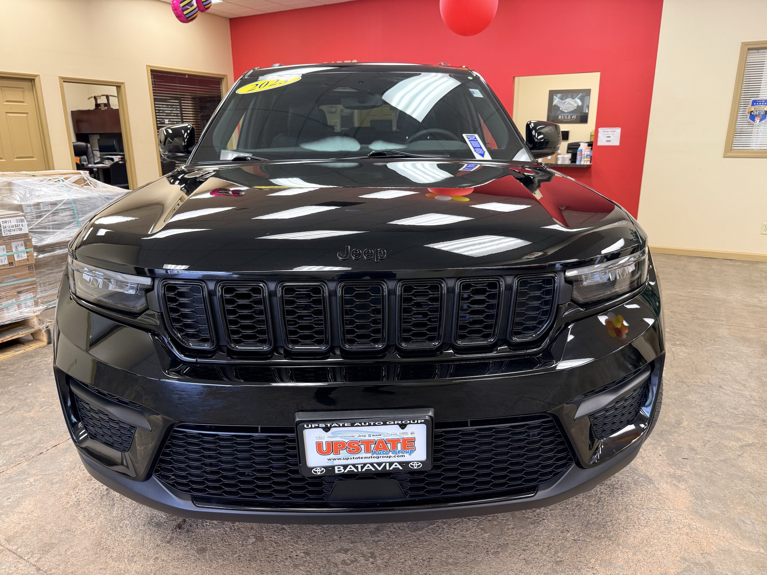 Used 2023 Jeep Grand Cherokee Altitude AWD/4WD image 3
