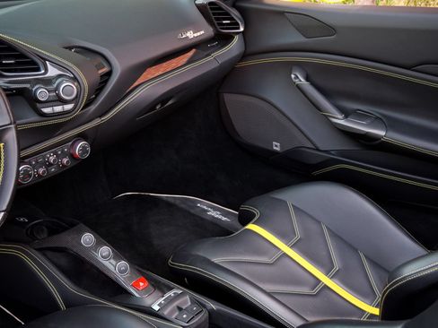 Used 2018 Ferrari 488 Spider RWD image 19
