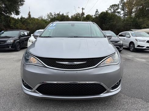 Used 2017 Chrysler Pacifica Touring-L image 2