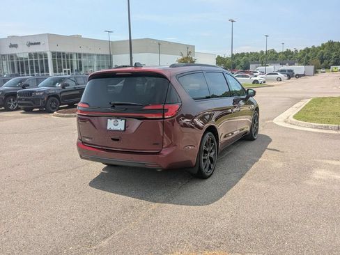 Used 2023 Chrysler Pacifica Touring-L w/ S Appearance Package AWD/4WD image 5