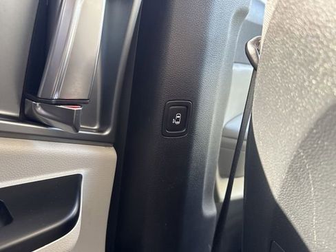 Certified 2023 Kia Carnival LX image 28