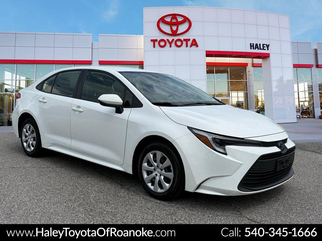 Certified 2025 Toyota Corolla LE FWD image 1