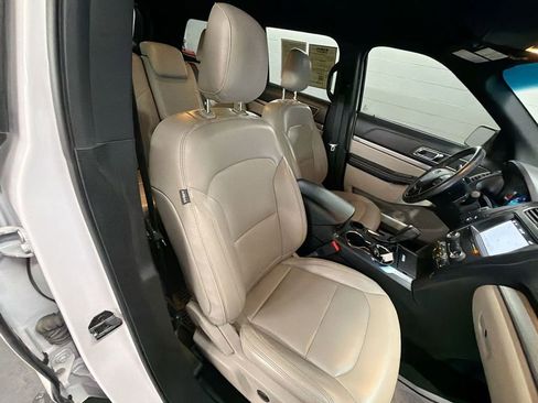 Used 2019 Ford Explorer XLT w/ Equipment Group 202A FWD image 27