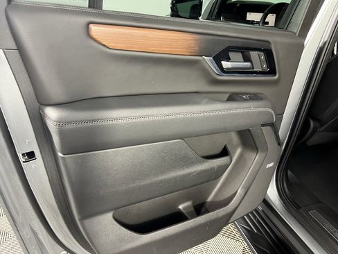 Used 2025 GMC Yukon XL Denali image 30