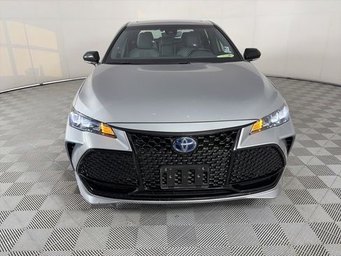 Used 2019 Toyota Avalon XSE image 2
