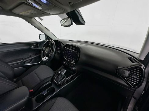 Used 2023 Kia Soul EX image 29