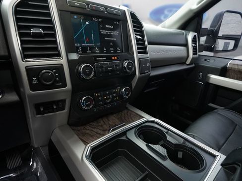 Used 2019 Ford F250 Lariat w/ Lariat Ultimate Package AWD/4WD image 17
