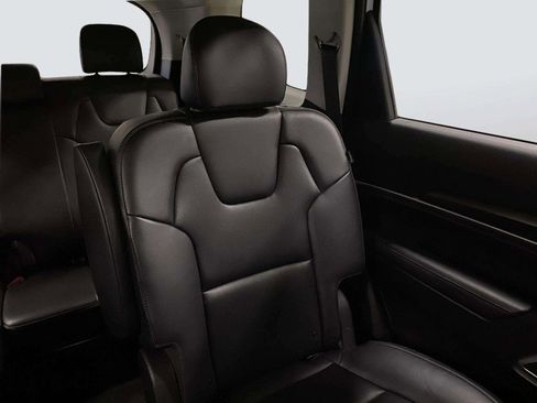 Used 2025 Kia Telluride S FWD image 28
