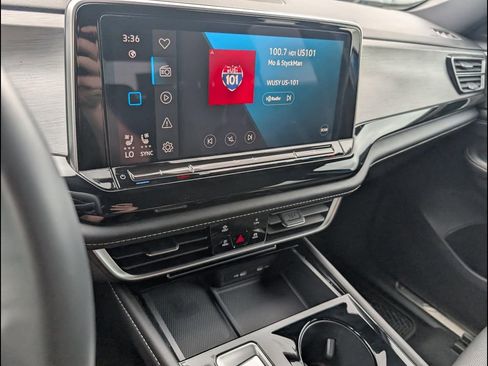 Used 2024 Volkswagen Atlas Cross Sport SE image 16