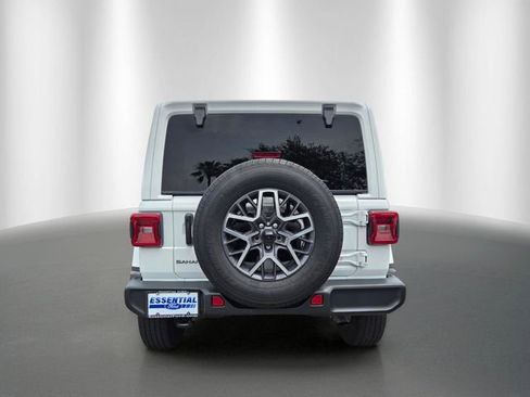 Used 2025 Jeep Wrangler Unlimited Sahara AWD/4WD image 4