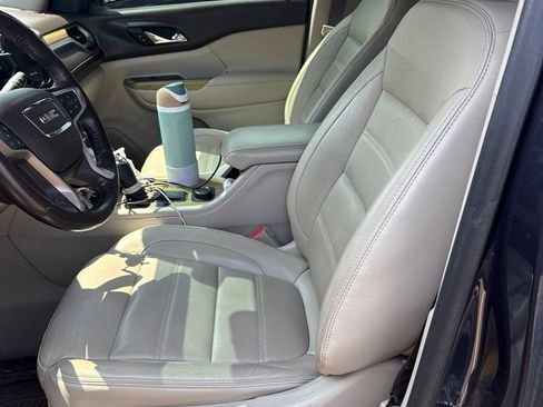 Used 2018 GMC Acadia Denali w/ Technology Package AWD/4WD image 4