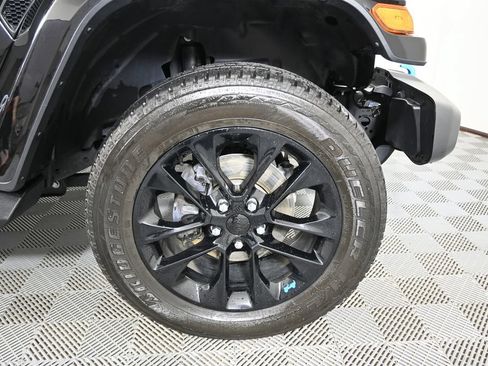Used 2022 Jeep Wrangler Unlimited Sahara w/ Cold Weather Group AWD/4WD image 11