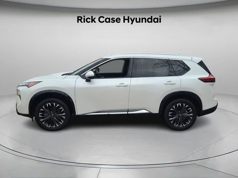 Used 2025 Nissan Rogue Platinum w/ Platinum Premium Package image 3