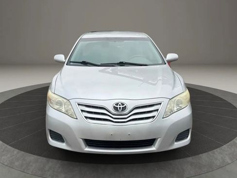 Used 2011 Toyota Camry LE image 2