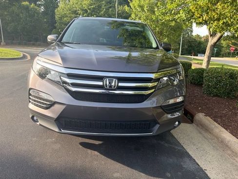 Used 2017 Honda Pilot Elite image 2