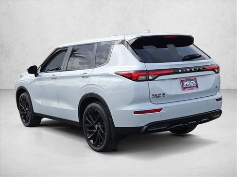 Used 2026 Nissan Rogue SL w/ Family Package AWD/4WD image 9