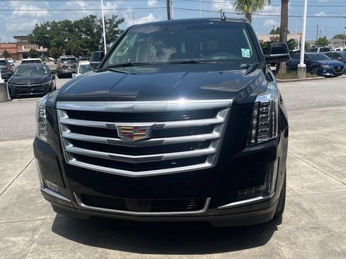 Used 2019 Cadillac Escalade ESV Premium Luxury RWD image 1